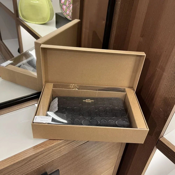 COACH BOXED LONG ZIP AROUND WALLET IN SIGNATURE LEATHER CF464 BLACK - Picture 3 of 11